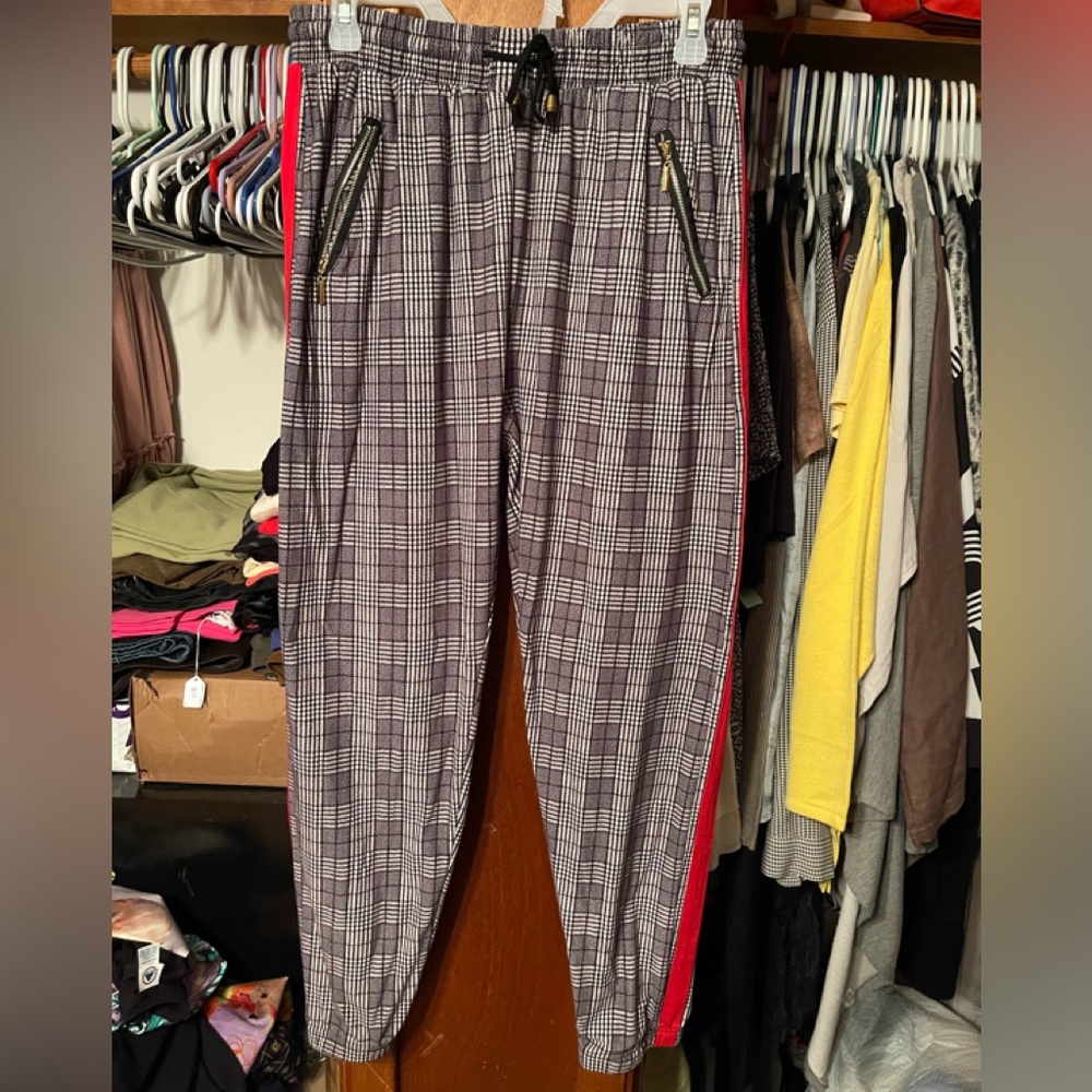 Drawstring pants the elastic bottom of legs